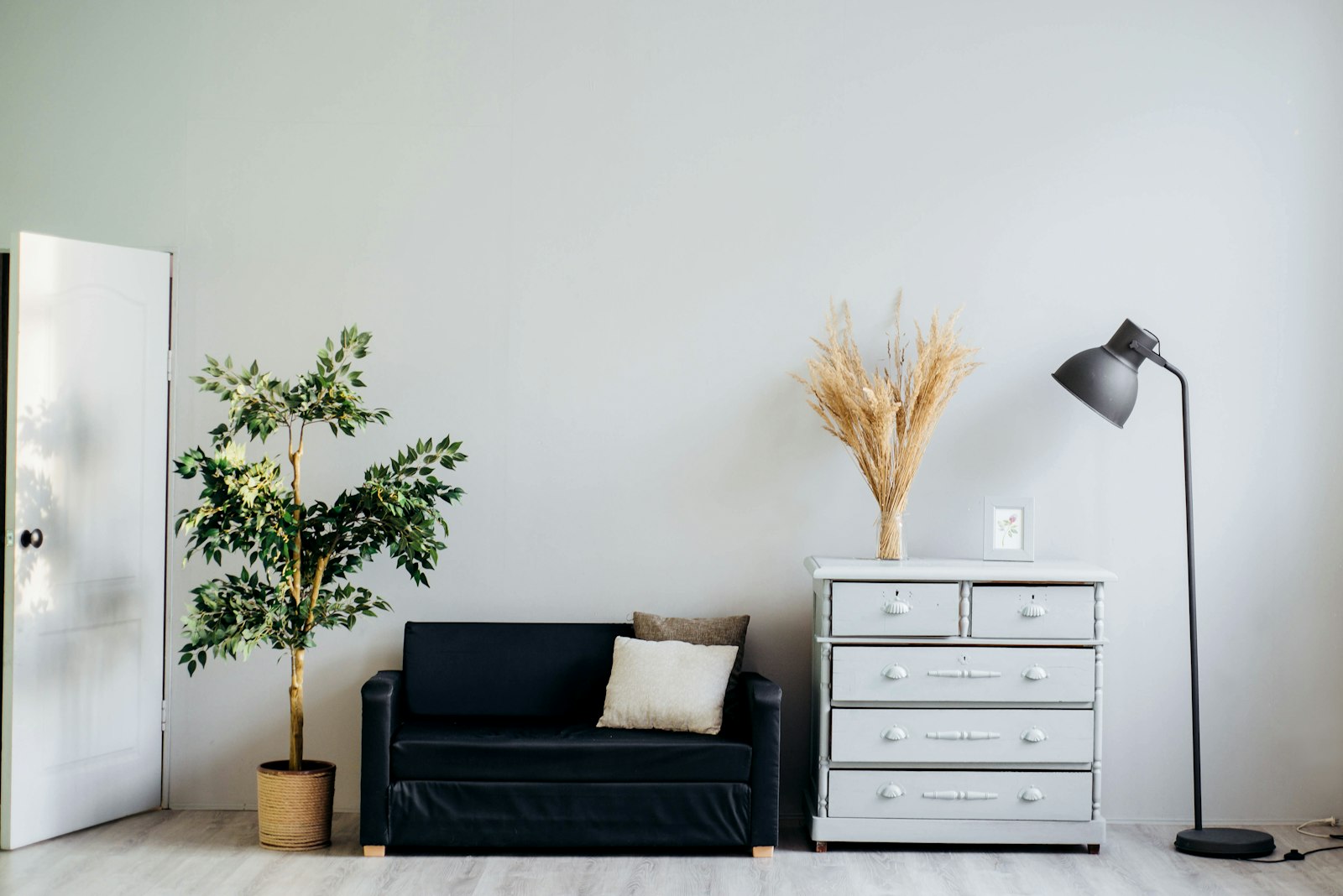 A calm, thoughtfully decorated interior that reflects the Elora Dwellhome approach to home styling